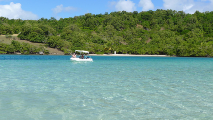 Fond blanc et plage de l'îlet Chancel