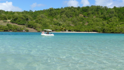 Idée cadeau Noel en Martinique : la location de bateau moteur sans permis Idée cadeau Noel en Martinique : la location de bateau moteur sans permis