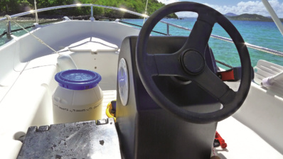 Le poste de pilotage d'un Ti Canot Le poste de pilotage d'un Ti Canot