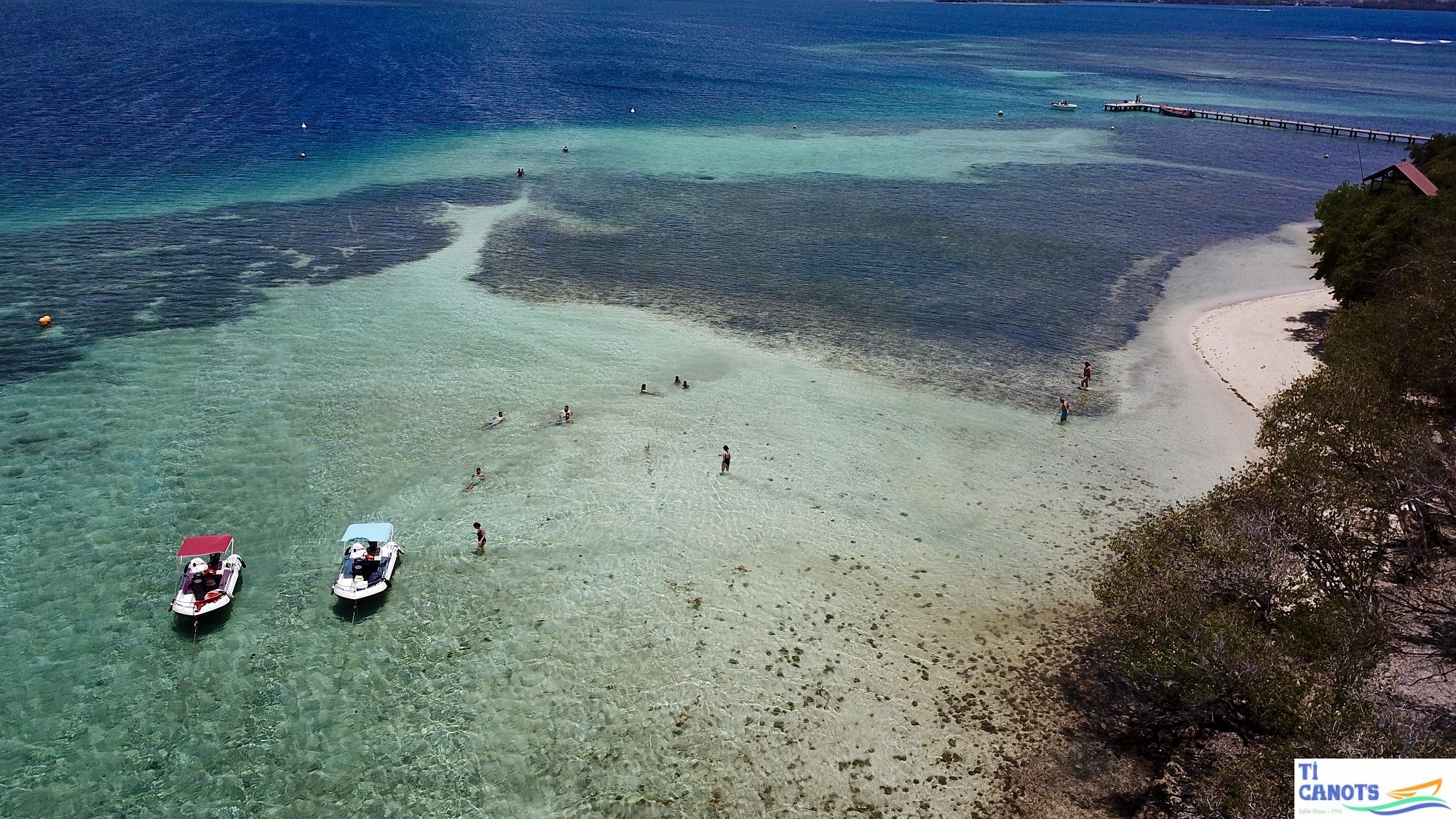Tarif location de bateau Martinique chez Ticanots pour partir à la découverte de la Baie du Robert Tarif location de bateau Martinique chez Ticanots pour partir à la découverte de la Baie du Robert